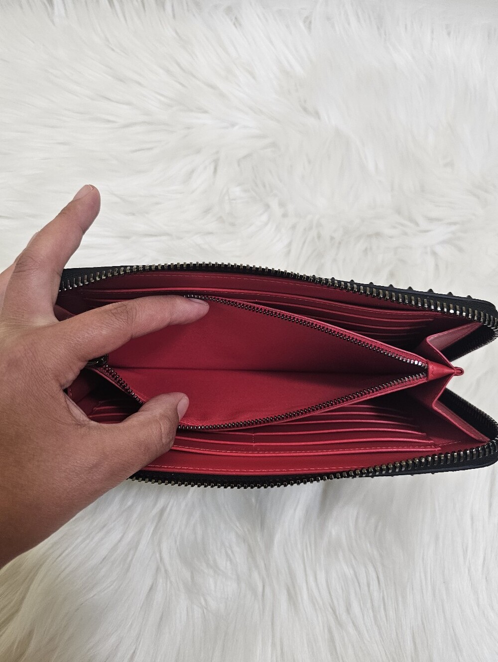 CHRISTIAN LOUBOUTIN BLACK M PANETTONE XL WALLET - Picture 13 of 17